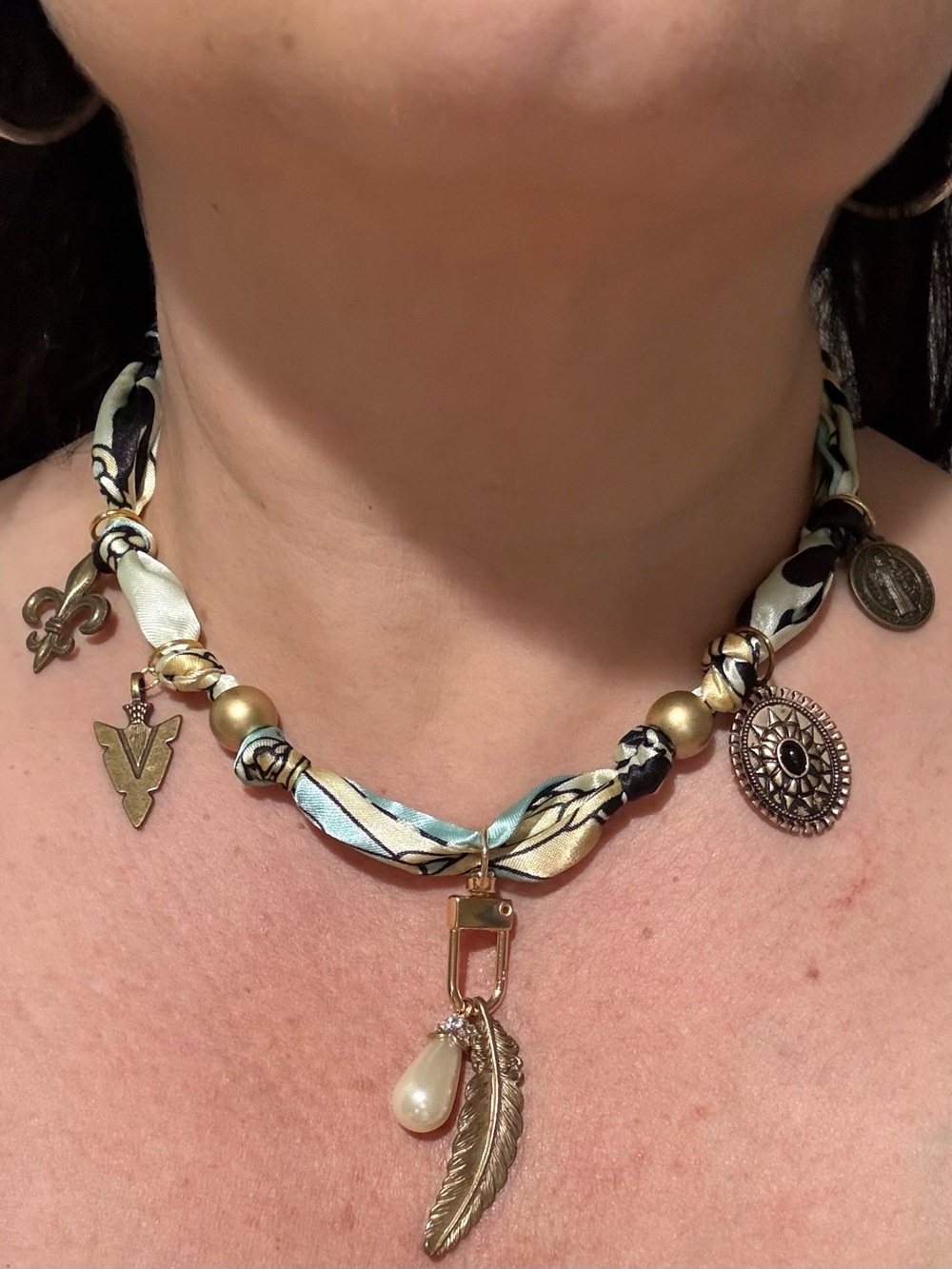Lucky Feather- Handmade silky scarf charm Necklace - Multi-Color leopard print - Picture 2 of 6